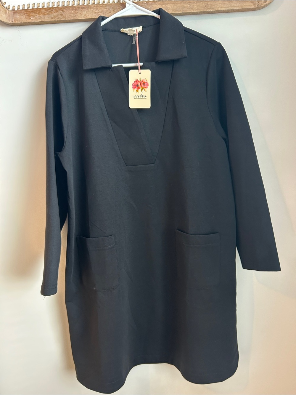 Women’s entro size L. Black V-Neck Collar Long Sleeve Dress